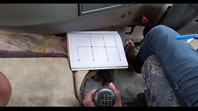 How to Change Gear in Truck ( Tata Hyva 2518 ) смотреть онлайн
