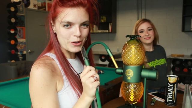 Stundenglass Gravity Bong PLUS Pineapple Globes!! смотреть онлайн