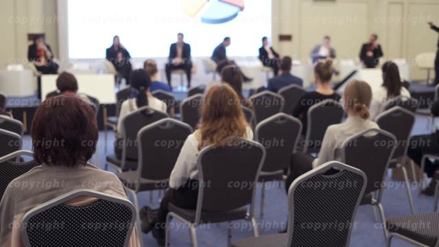 Audience listens to the lecturer смотреть онлайн