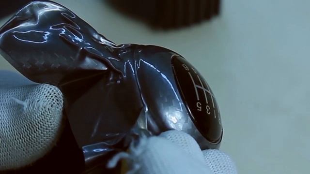 Оклейка ручки МКП пленкой Carbon 5D (карбон 5Д) смотреть онлайн