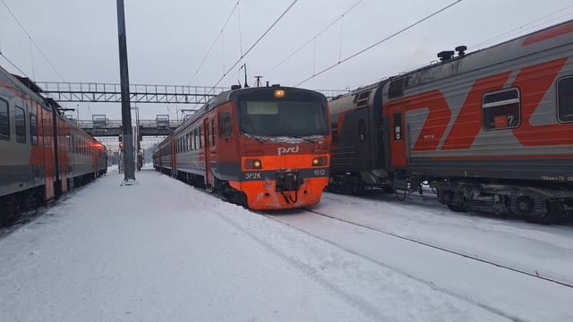 Служебная Электричка ЭР2К-1012 С Приветливой Бригадой Время 16:17 смотреть онлайн