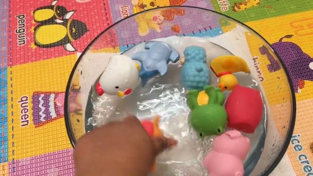 Munchkin Squirting Bath Toys in Telugu смотреть онлайн