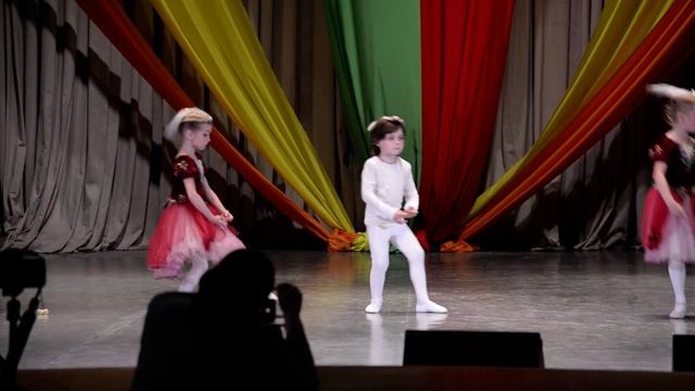 Чванова Милана. Па-де-труа. 6 лет. смотреть онлайн