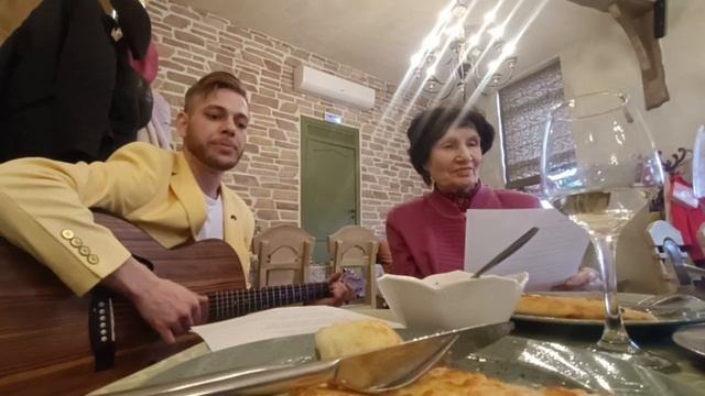 Папа посвятил песню Бабушке на ДР смотреть онлайн