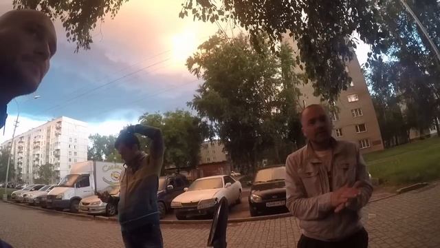 Это Саня, он заработает и купит себе мотоцикл, а пока стреляет 20р на бухло смотреть онлайн