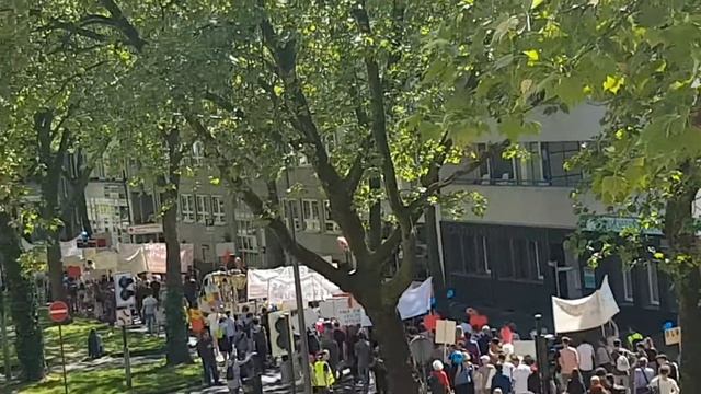 Германия, город Бохум. Мини демонстрация... смотреть онлайн