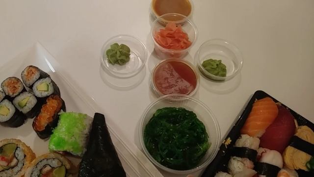?Суши, РОЛЛЫ, Тобико и Темаки?? смотреть онлайн