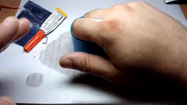 Супер клей пальцев. Как быстро разлепить и убрать? смотреть онлайн