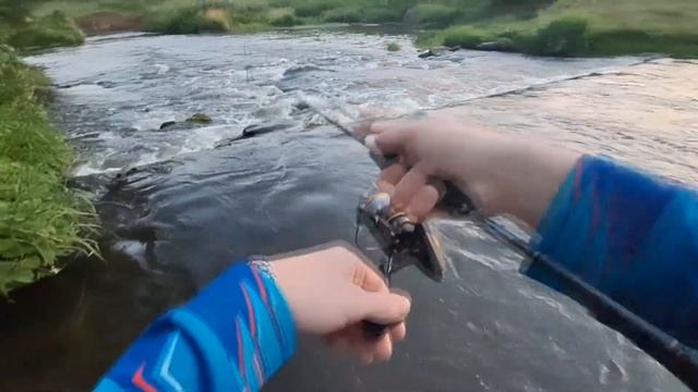 РЫБАЛКА В КРАСИВЕЙШЕМ МЕСТЕ НА МИКРОРЕЧКЕ!!! (3 ЧАСТЬ) смотреть онлайн