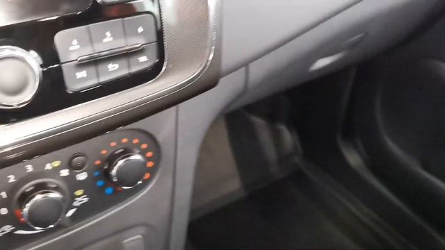 Renault Sandero Stepway 2019 1.6 113л.с. CVT X-Tronic. Городской красавчик смотреть онлайн