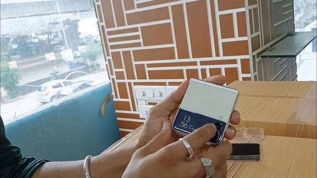 Samsung Z Flip 3 Unboxing & Camera Testing смотреть онлайн