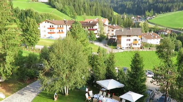 Magnificent view of the Puez Odle Group from the Hotel Tyrol - Santa Maddalena, Italy смотреть онлайн