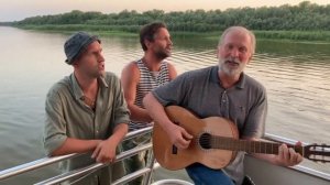 Фёдор Добронравов со своими детьми исполнил песню из к/ф «Земля Санникова»