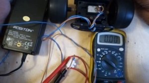 Измеряем ток электродвигателя радиоуправляемой машинки с помощью мультиметра IEK MAS830L