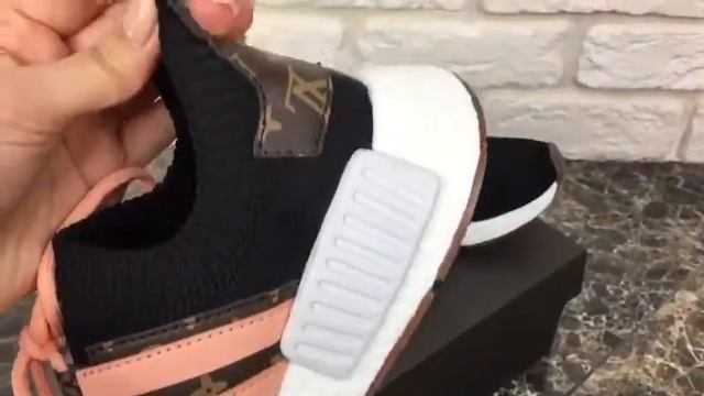 Черные тряпочные кроссовки смотреть онлайн