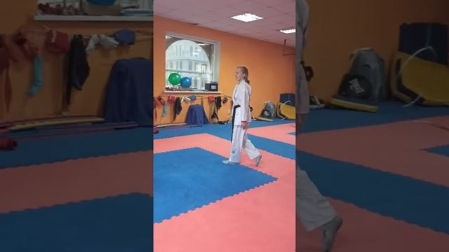 ЛЫСЫЙ ОБИДЕЛ ДЕВУШКУ С ЧЁРНЫМ ПОЯСОМ! И ПОЖАЛЕЛ! смотреть онлайн