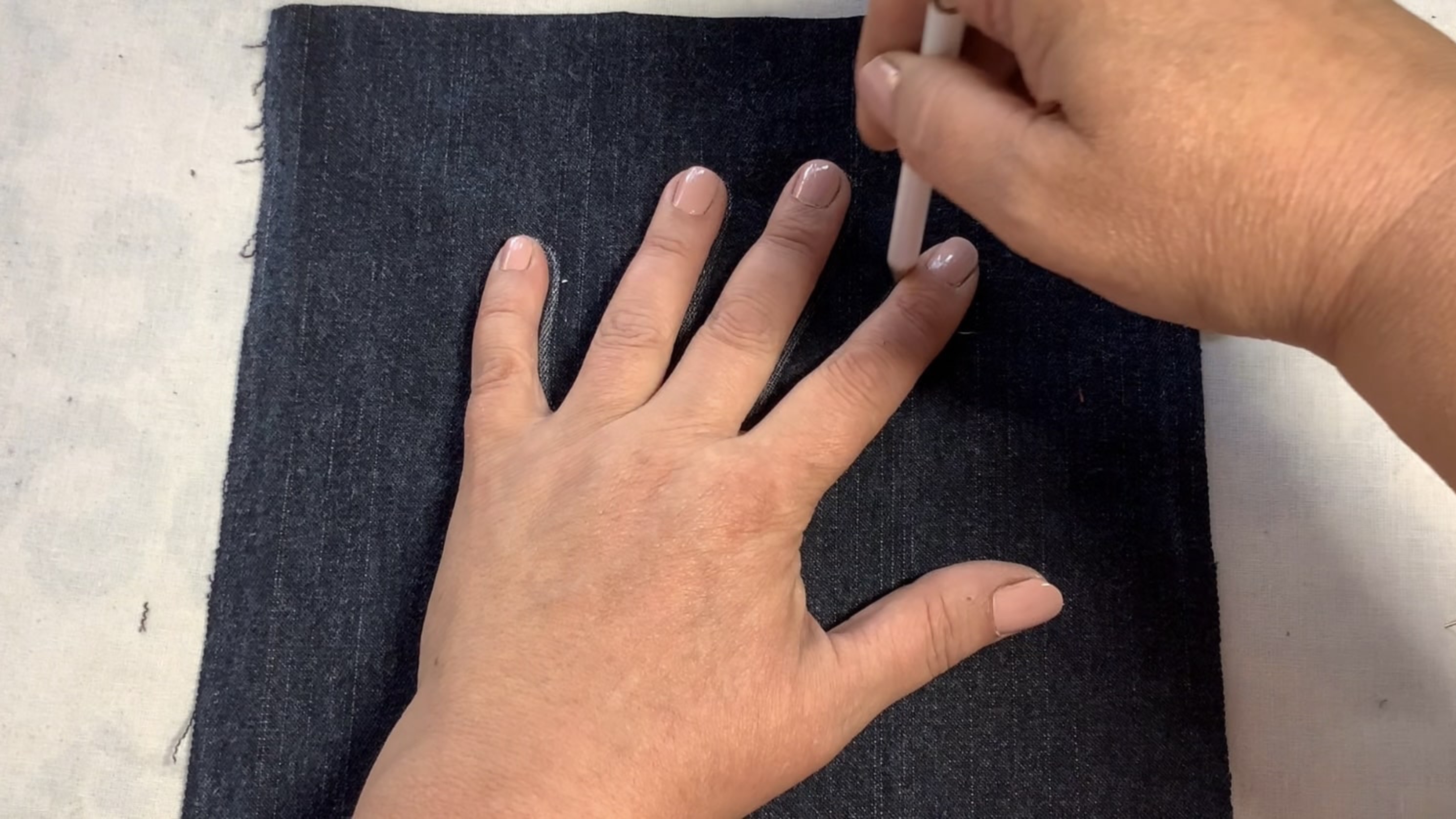 Обведите руку карандашом! Замечательная идея - мехенди нитками на ткани! смотреть онлайн