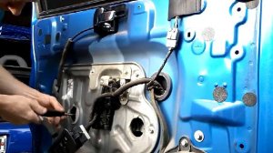 Как снять заменить стекло передней двери NISSAN QASHQAI (2007)demontaz zamiana szyby drzwi przod