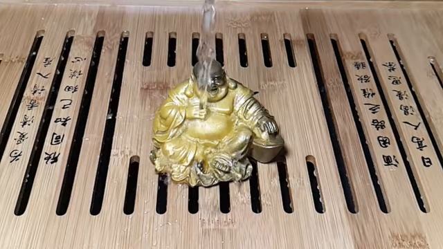 Чайная фигурка "Золотой Хоттей", меняющая цвет смотреть онлайн