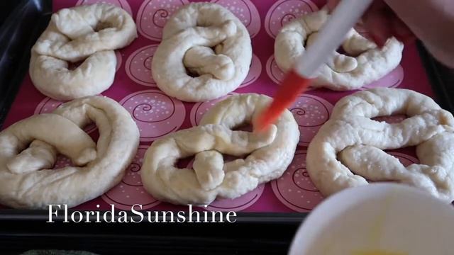 ??? Рецепт немецких брецелей с сыром и ветчиной - Крендель -  German Pretzel Recipe