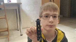 обзо на нож бабочку расческа