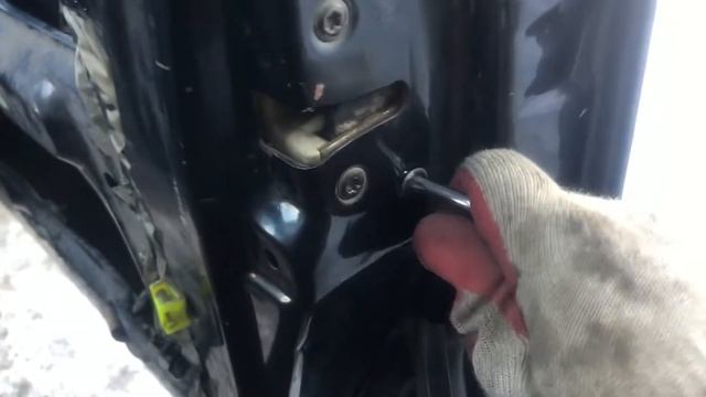 Как снять-поменять замок передней двери на автомобиле Mitsubishi Diamante смотреть онлайн