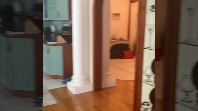 Как у простой россиянки: квартира мамы Проскуряковой не похожа на хоромы звезд (видео) смотреть онлайн