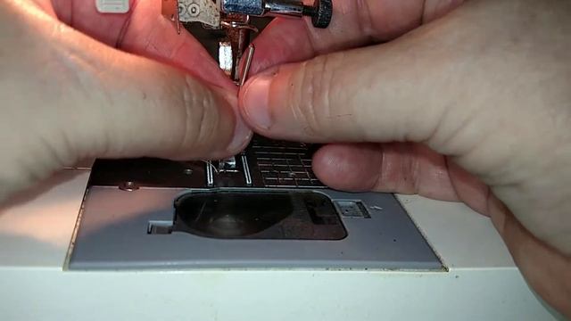 How to change the needle on a Brother XR-65 sewing machine смотреть онлайн