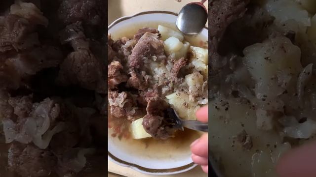 Тушеная картошка с мясом. Баранина, картофель, лук и бульон #всочиумаши Объедение! смотреть онлайн