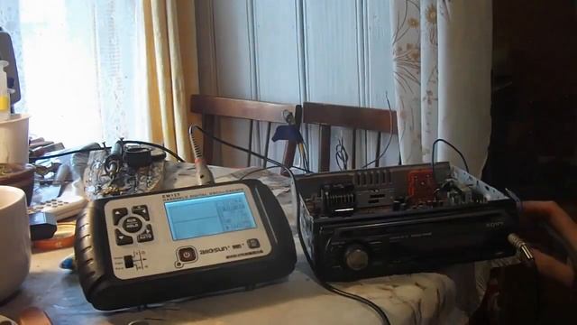 Ремонт магнитолы , при прибавлении звука выключается уходя в защиту. смотреть онлайн