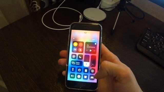 КАК ПРАВИЛЬНО ЗАРЯЖАТЬ АЙФОН. ТЕСТ СКОРОСТИ ЗАРЯДКИ iPHONE SE 2020 смотреть онлайн