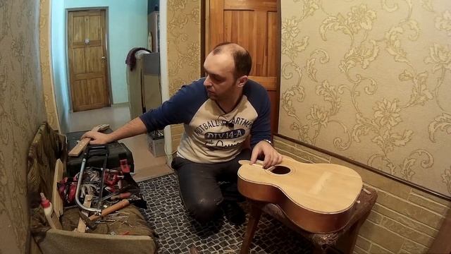 Сложный способ сделать гитару. Пришурупили гриф. Часть 4. смотреть онлайн