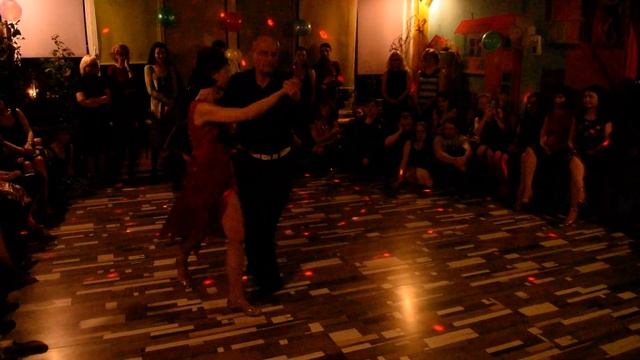 Выступление Владимира и Татьяны Муравьевых на дне рождения студии Argentum Tango смотреть онлайн