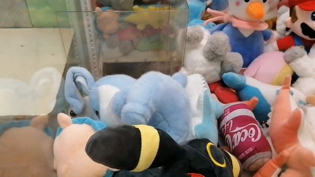 НЯШНЫЙ КРОЛИК В АВТОМАТЕ С ИГРУШКАМИ смотреть онлайн