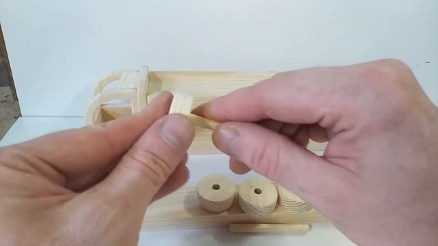 Деревянная игрушка своими руками. Грузовик с цветными фигурами. DIY смотреть онлайн