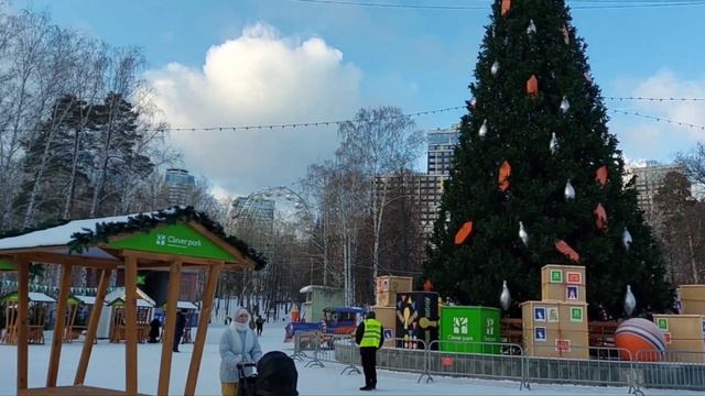 ЕКАТЕРИНБУРГ МИЛЛИОННИК СУББОТА ЦПКиО ПЕРЕД НОВЫМ ГОДОМ 17.12.2022. смотреть онлайн