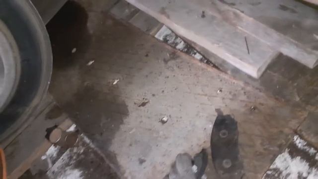 Вдавливание поршней тормозных цилиндров на автомобиле смотреть онлайн