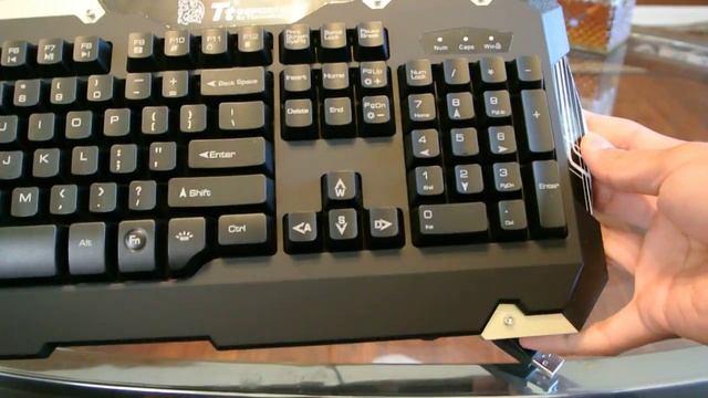 Tt eSPORTS COMMANDER LED Gaming Keyboard and Mouse Combo смотреть онлайн