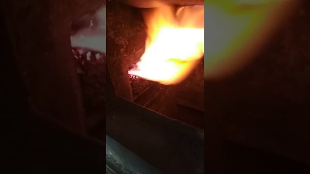 горит на пеллете из соломы смотреть онлайн