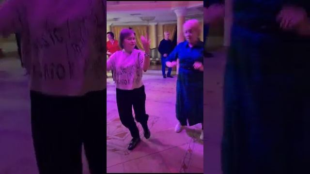 Белые розы от Инны 08.10.23. смотреть онлайн