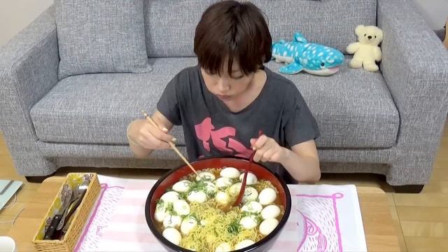 Kinoshita Yuka [OoGui Eater] 30 Boiled Eggs In Ramen Challenge! (9lbs)