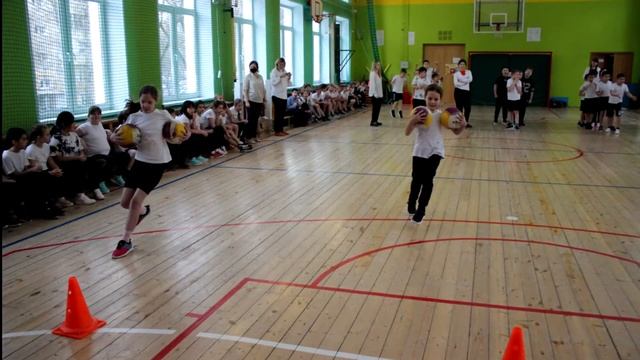 В начальной школе ученики вторых классов дали старт спортивным соревнованиям «Быстрее!Выше!Сильнее! смотреть онлайн