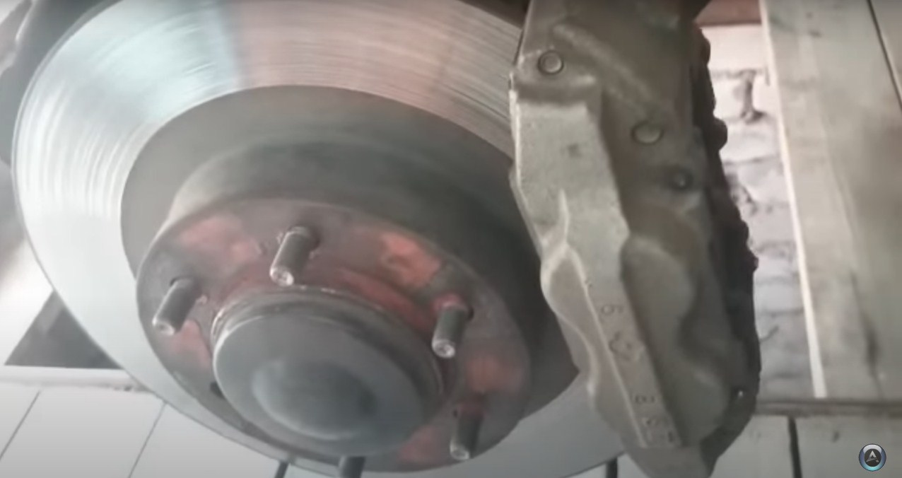 Замена сломанной колёсной шпильки ПРАДО 120 смотреть онлайн