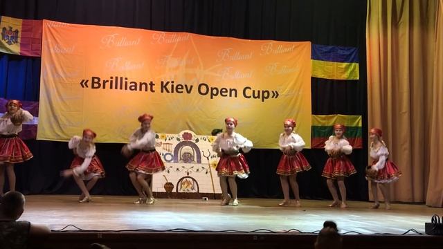 Фестиваль "Brilliant 2016". Танец "Украина" (Ideal Dance Family) смотреть онлайн