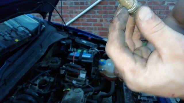 Fiat Punto Grande - How to Remove and Replace Spark Plugs смотреть онлайн