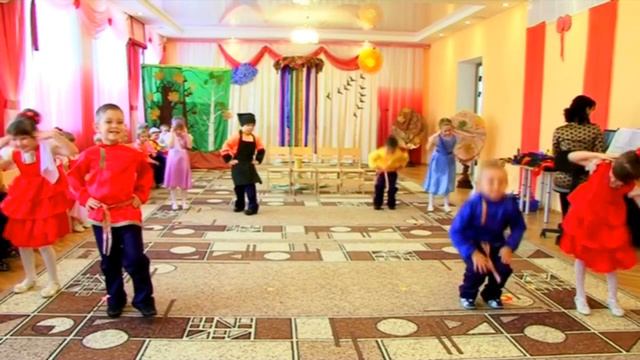 _Кадриль_ в детском саду.mp4 смотреть онлайн