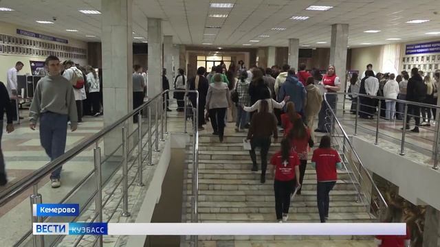 В КемГМУ на День открытых дверей приехали более 400 школьников из 18 населённых пунктов Кузбасса смотреть онлайн