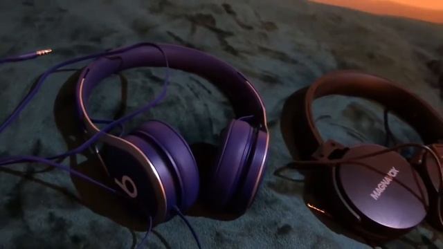 My Headphone And Earbud Collection смотреть онлайн
