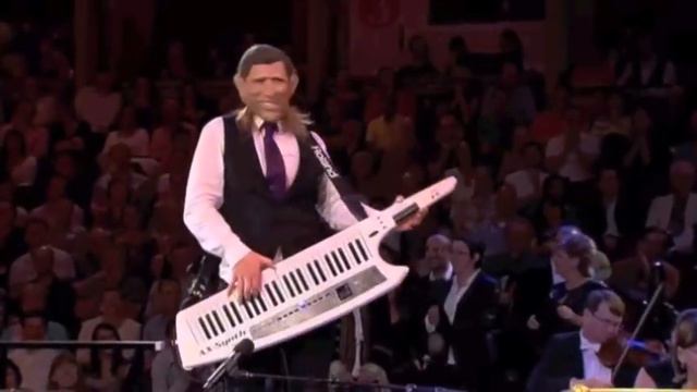 Tim Minchin performs the Doctor Who Theme at BBC Comedy Proms смотреть онлайн