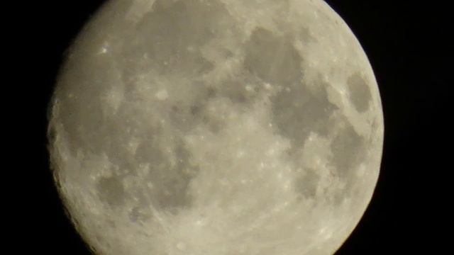 Луна, снимок сделан фотокамерой смотреть онлайн